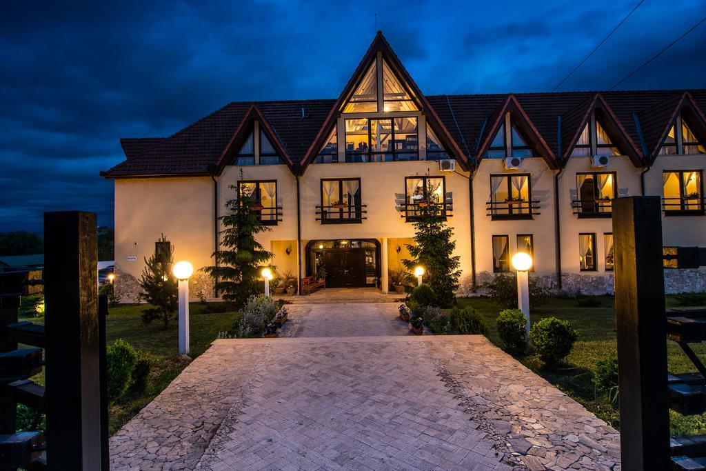Hotel Conacul Archia Deva Exteriér fotografie